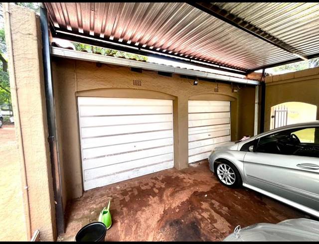 4 BEDROOM HOUSE FOR SALE IN FLORIDA HILLS